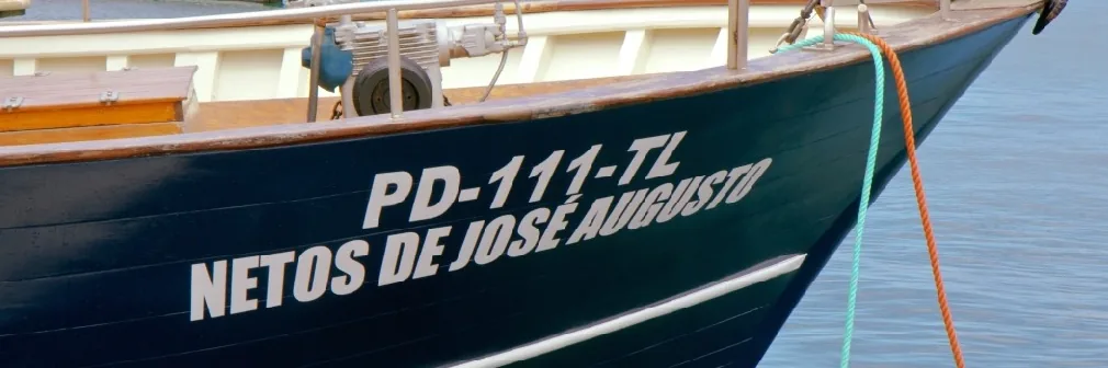Hull lettering PD-111-TL, Netos de José Augusto, on the original vessel's bow